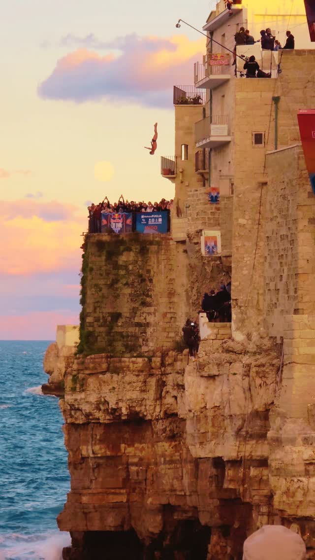 Red Bull Cliff Diving 2026 - Polignano a Mare . redbullcliffdiving — foto di @pasquale_alberto