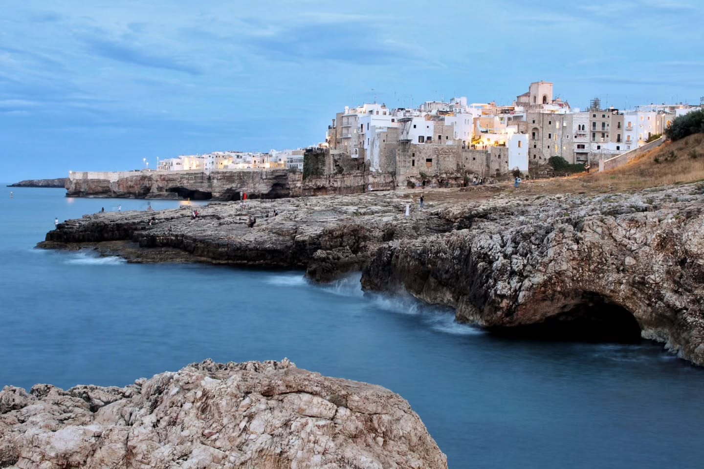 "Mio blu - dicevi - mio blu" 💙 Jannis Ritsos — foto di @_catia_8