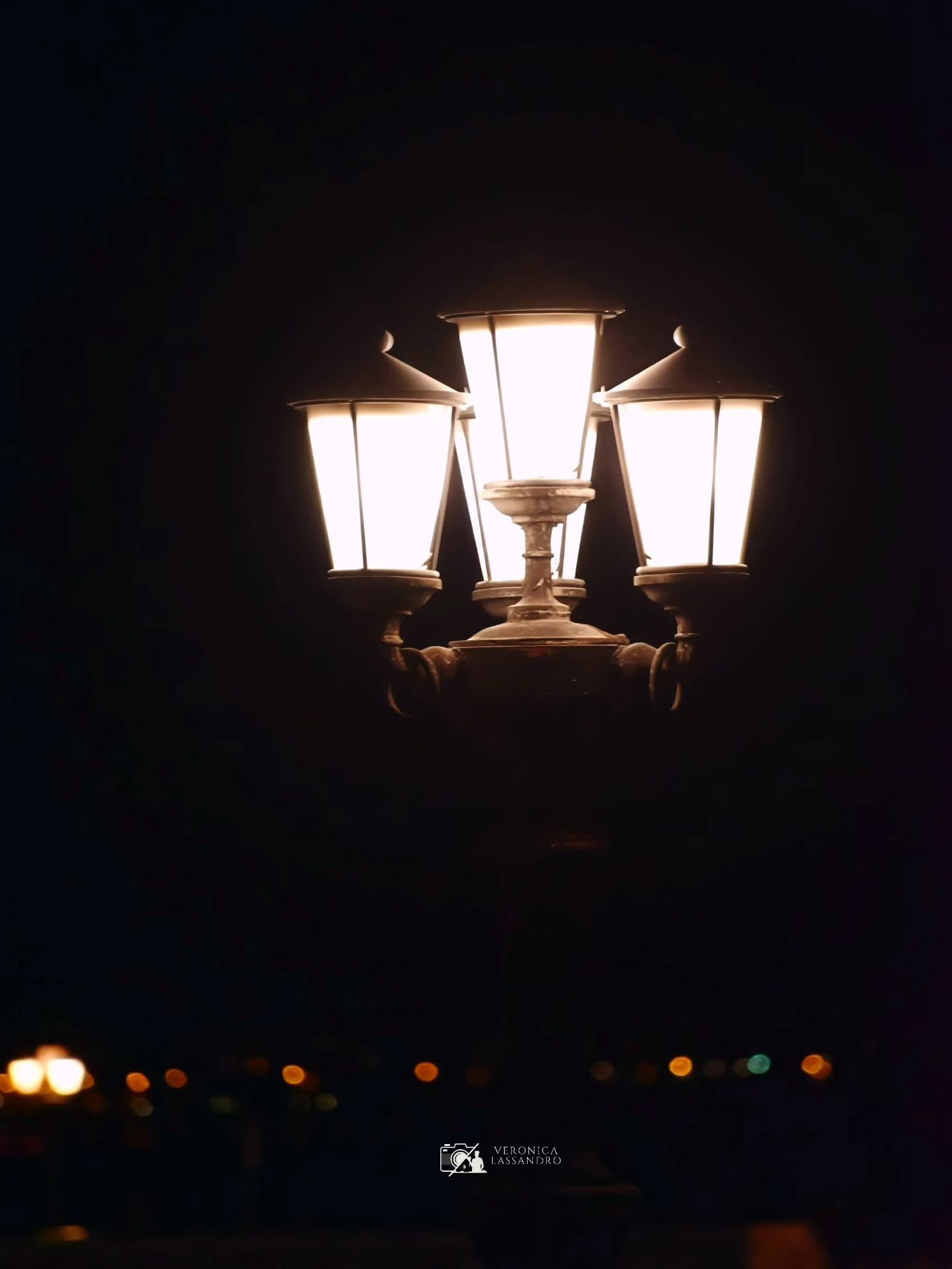 Luci che illuminano la notte 🌹 — foto di @vero.luna88