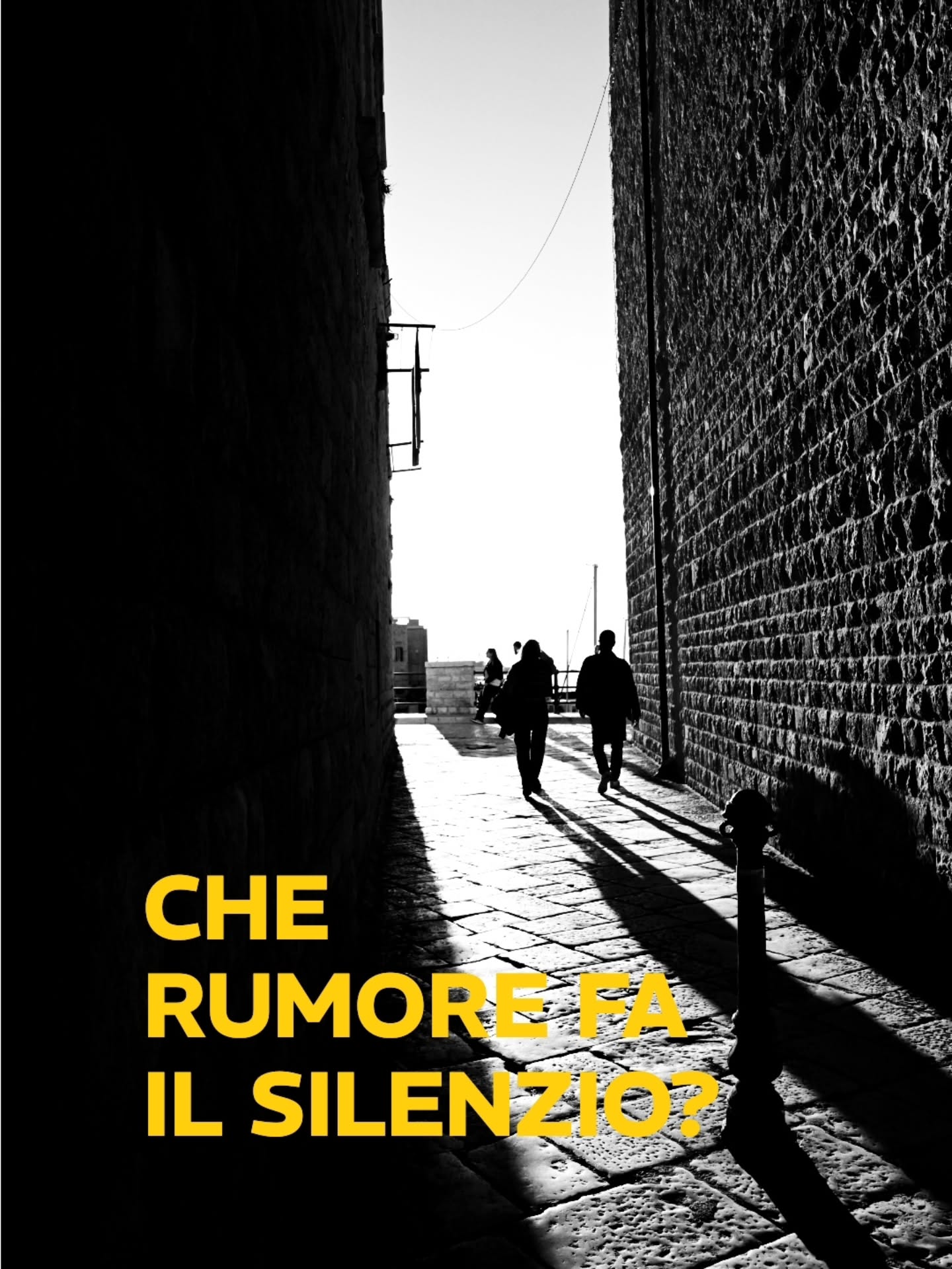 "FRAMMENTI DI SILENZI PUGLIESI" Spesso fotografiamo per catturare i colori del mondo, ma è quando togliamo… — foto di…