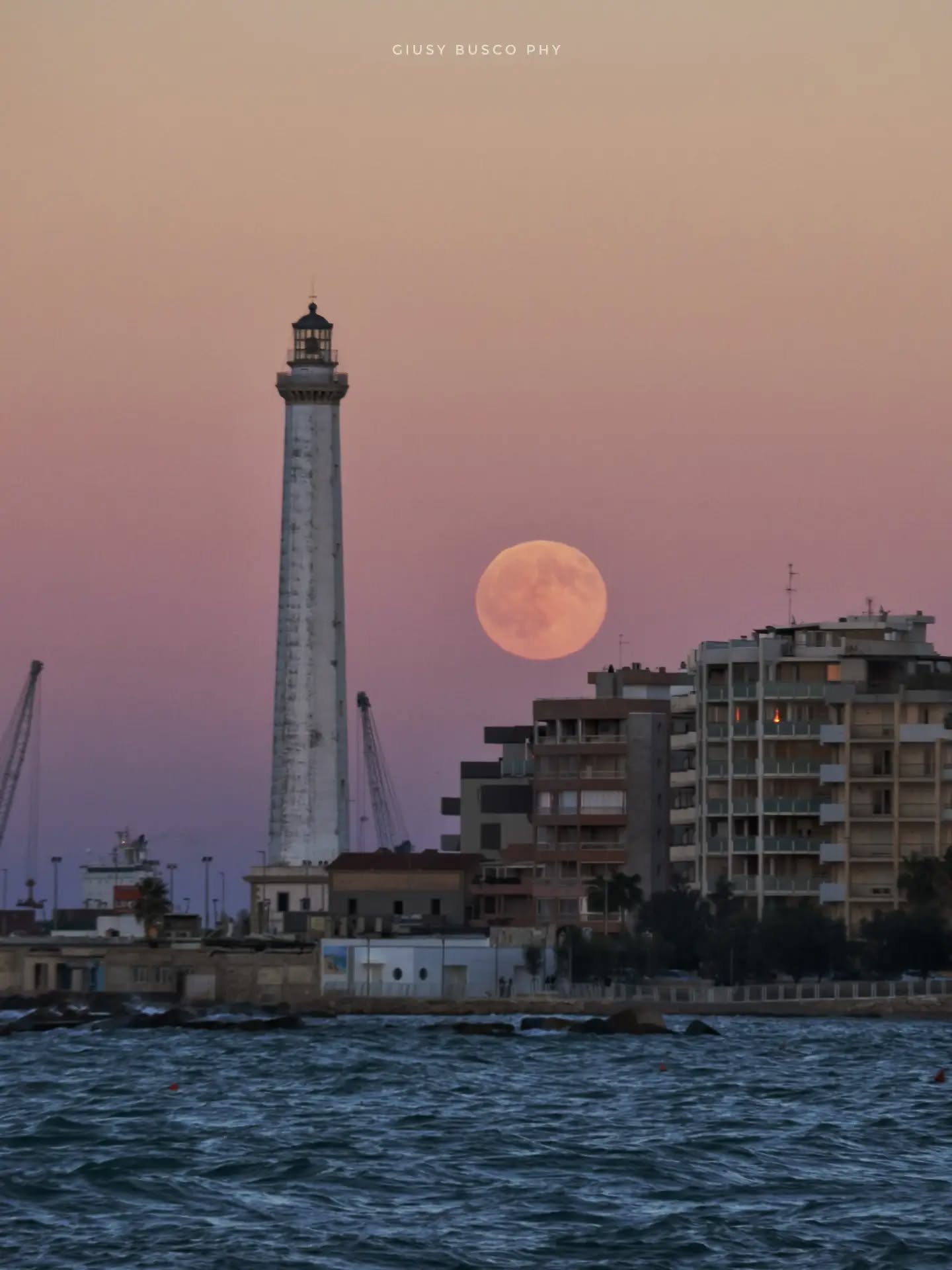 La straordinaria Luna del Raccolto di stasera... lo spettacolo più bello di questo inizio autunno. ❤️… — foto di @giusybusco