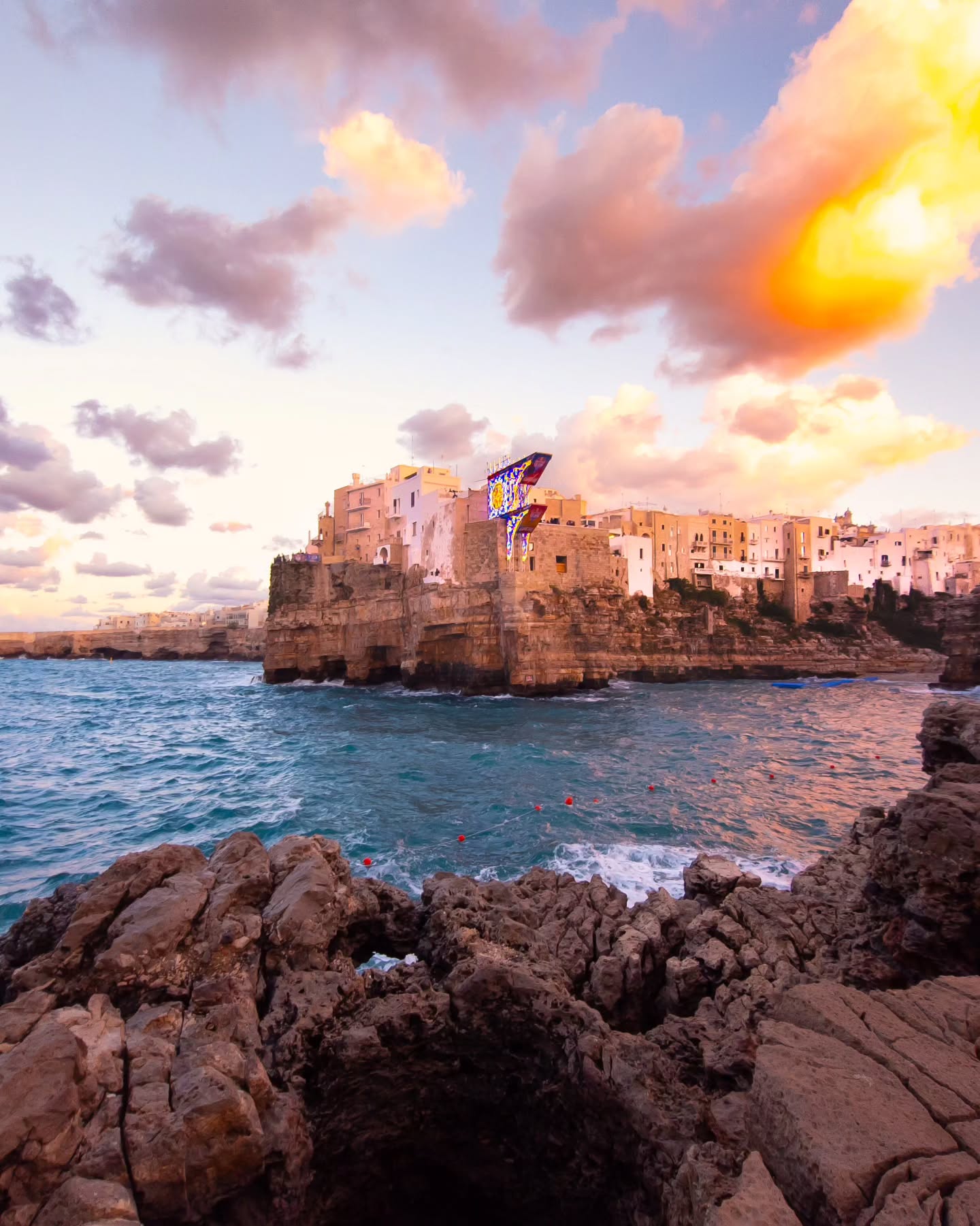 ✨️ Golden hour - Polignano a Mare ✨️ . . . — foto di @polignanomonopoli_explore